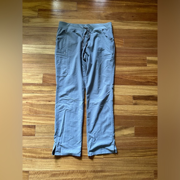 Figs Kade Cargo Scrub Pants - Picture 2 of 6